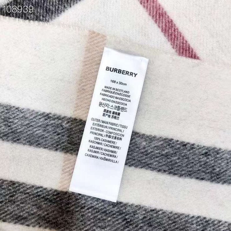 Burberry Wool and Cashmere Scarf SS001190