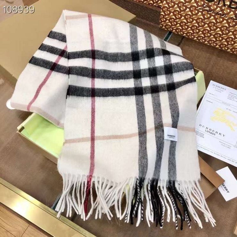 Burberry Wool and Cashmere Scarf SS001190