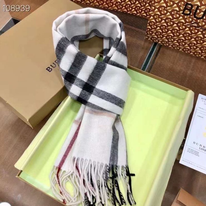 Burberry Wool and Cashmere Scarf SS001190