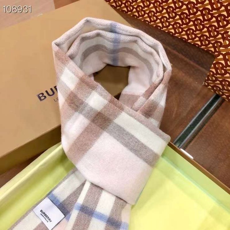 Burberry Wool and Cashmere Scarf SS001192