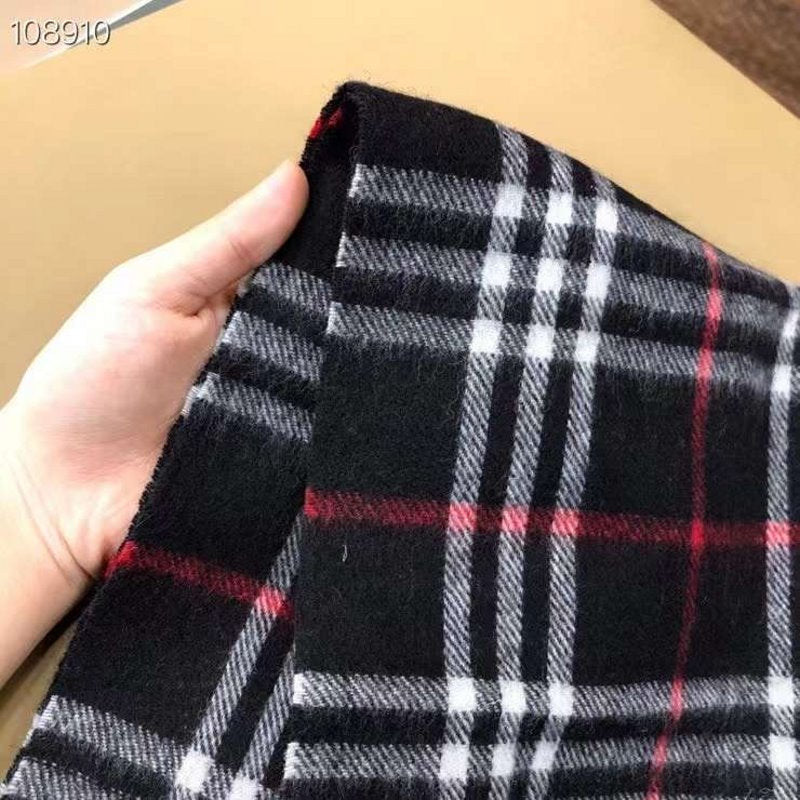 Burberry Wool and Cashmere Scarf SS001195