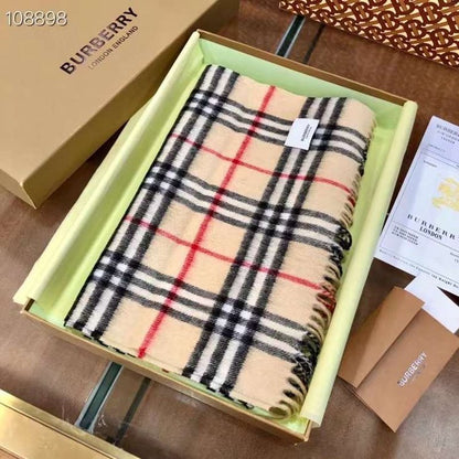 Burberry Wool and Cashmere Scarf SS001197