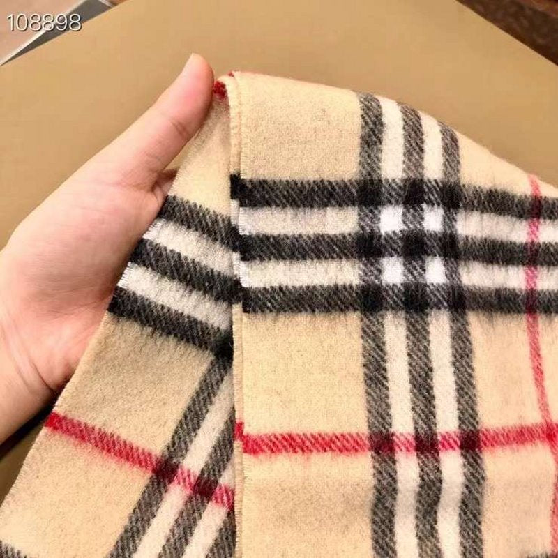 Burberry Wool and Cashmere Scarf SS001197