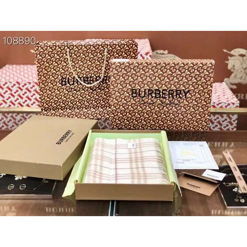 Burberry Wool and Cashmere Scarf SS001198
