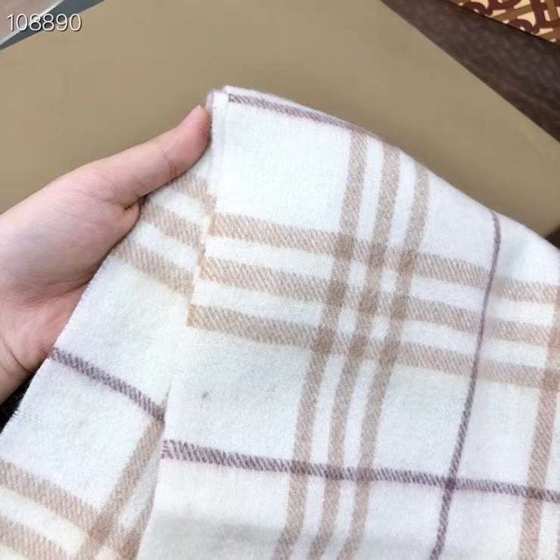 Burberry Wool and Cashmere Scarf SS001198
