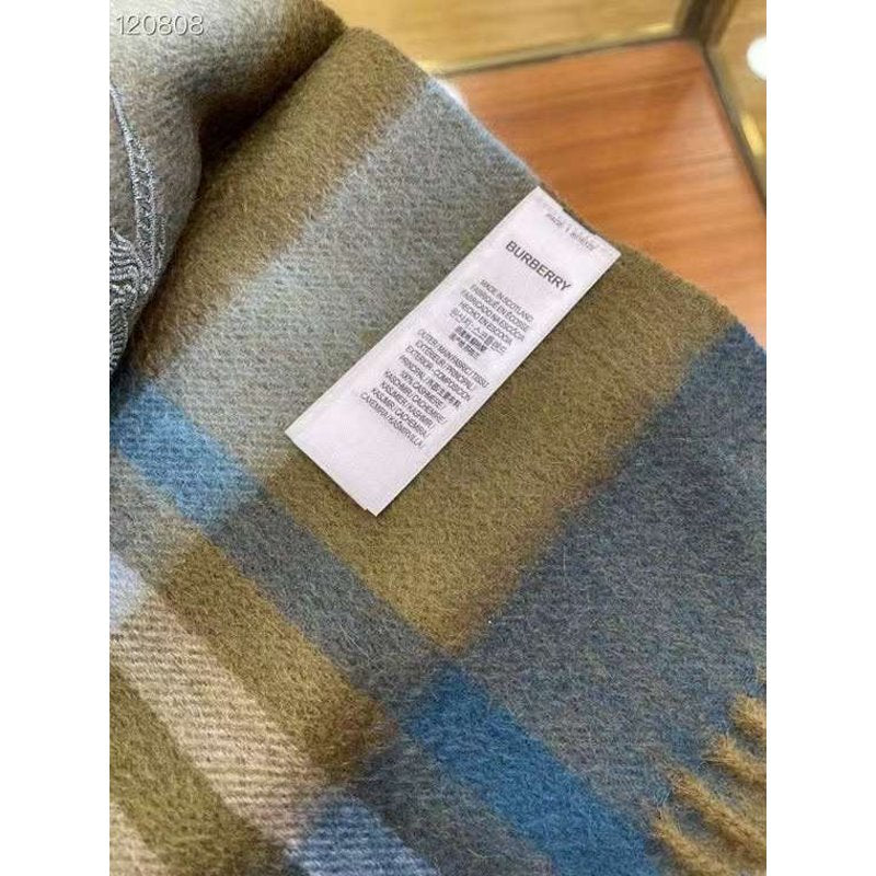 Burberry Wool and Cashmere Scarf SS001201