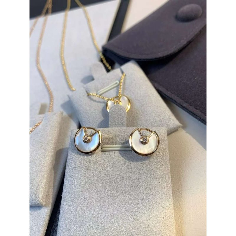 Cartier Amulette Stud JWL00179