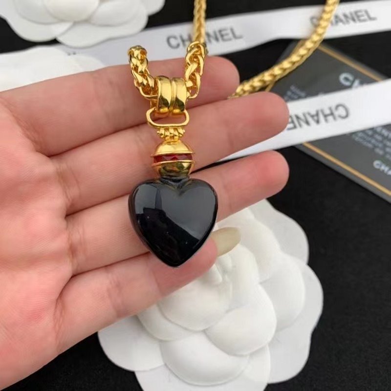 Chanel Heart Acryilc Necklace JWL00737