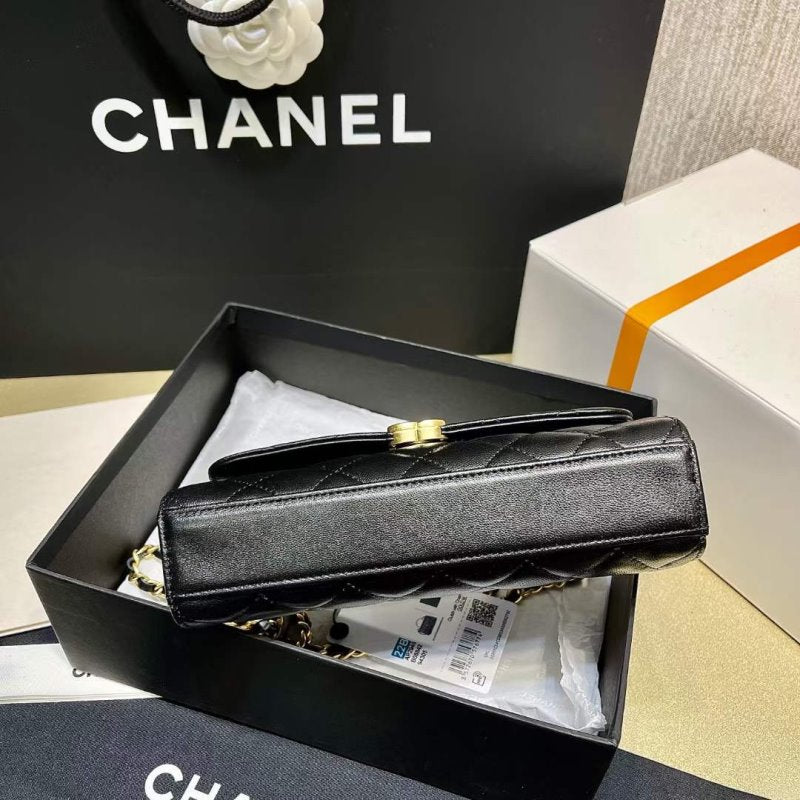 Chanel Enamel Handle Bag BG02138