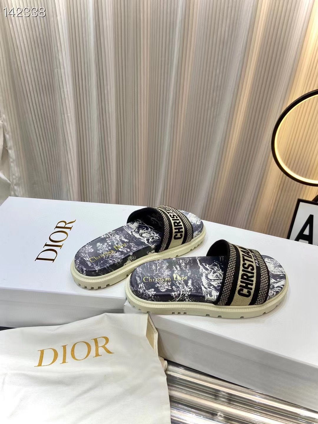 Dior  Classic Slippers SHS03598