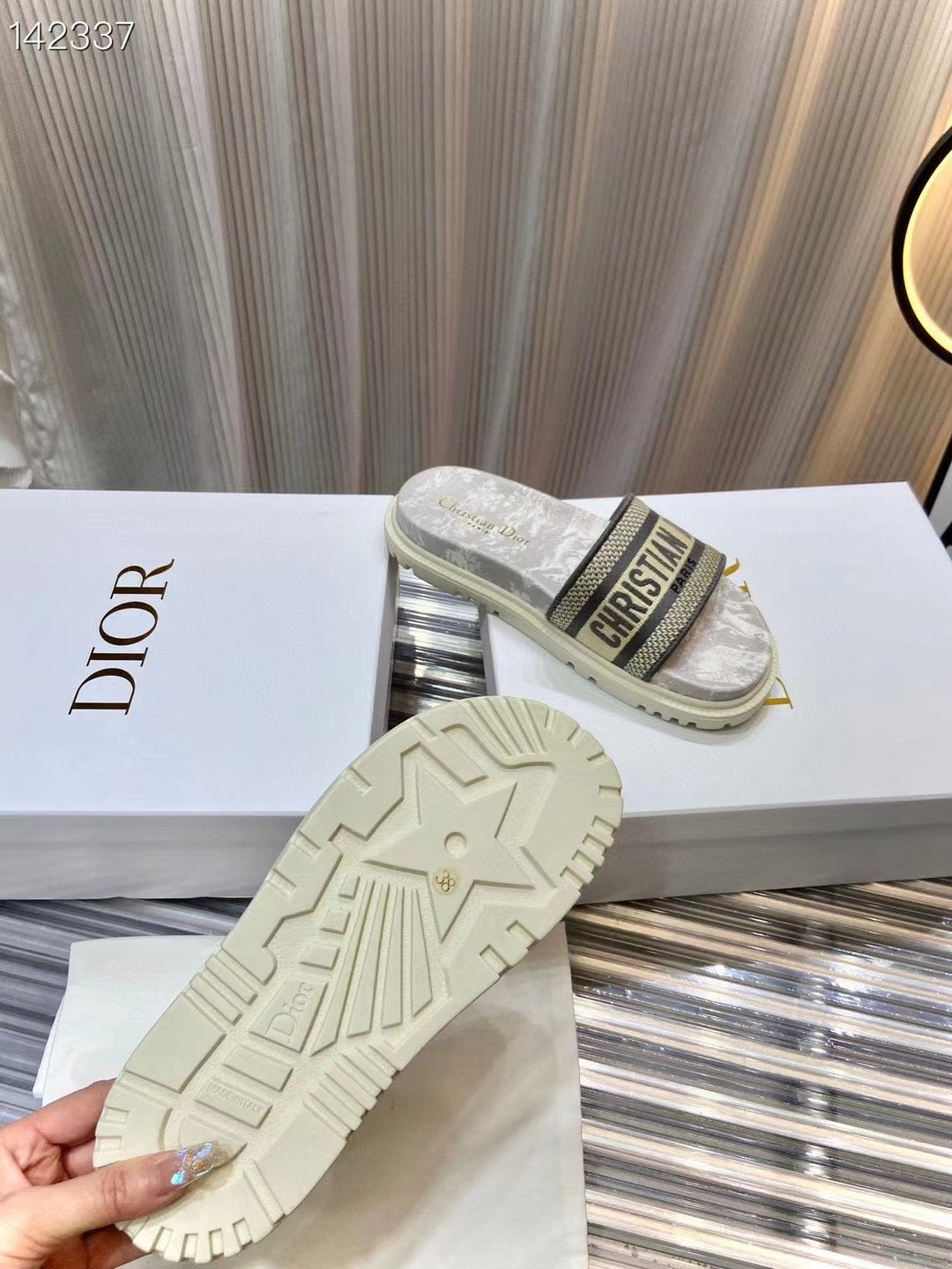 Dior  Classic Slippers SHS03599