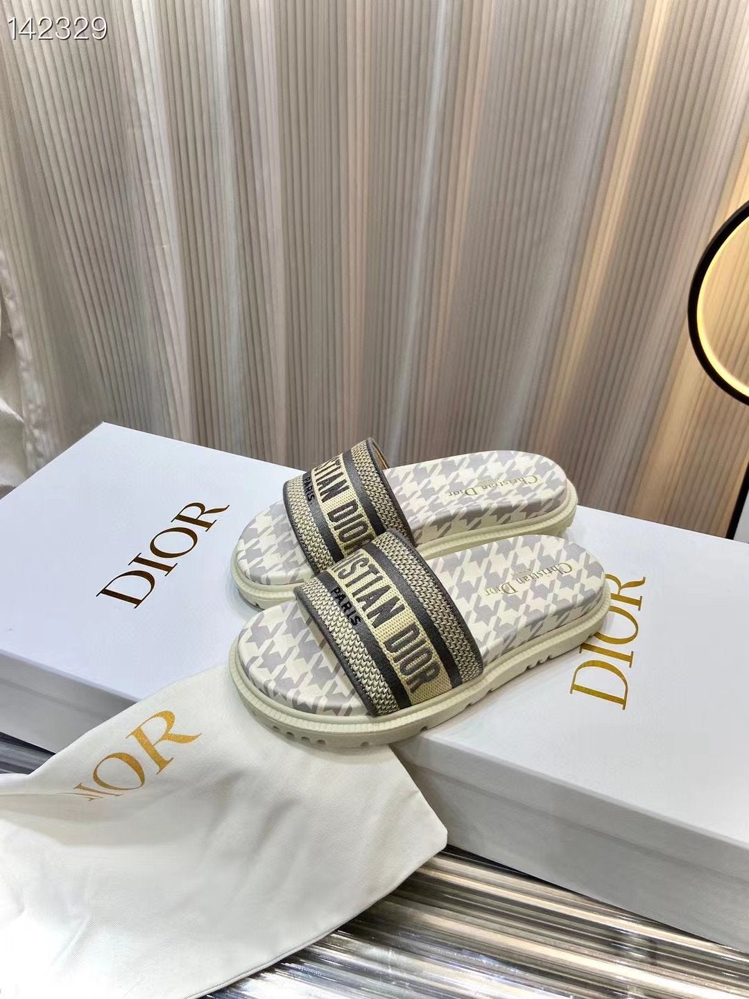 Dior  Classic Slippers SHS03604