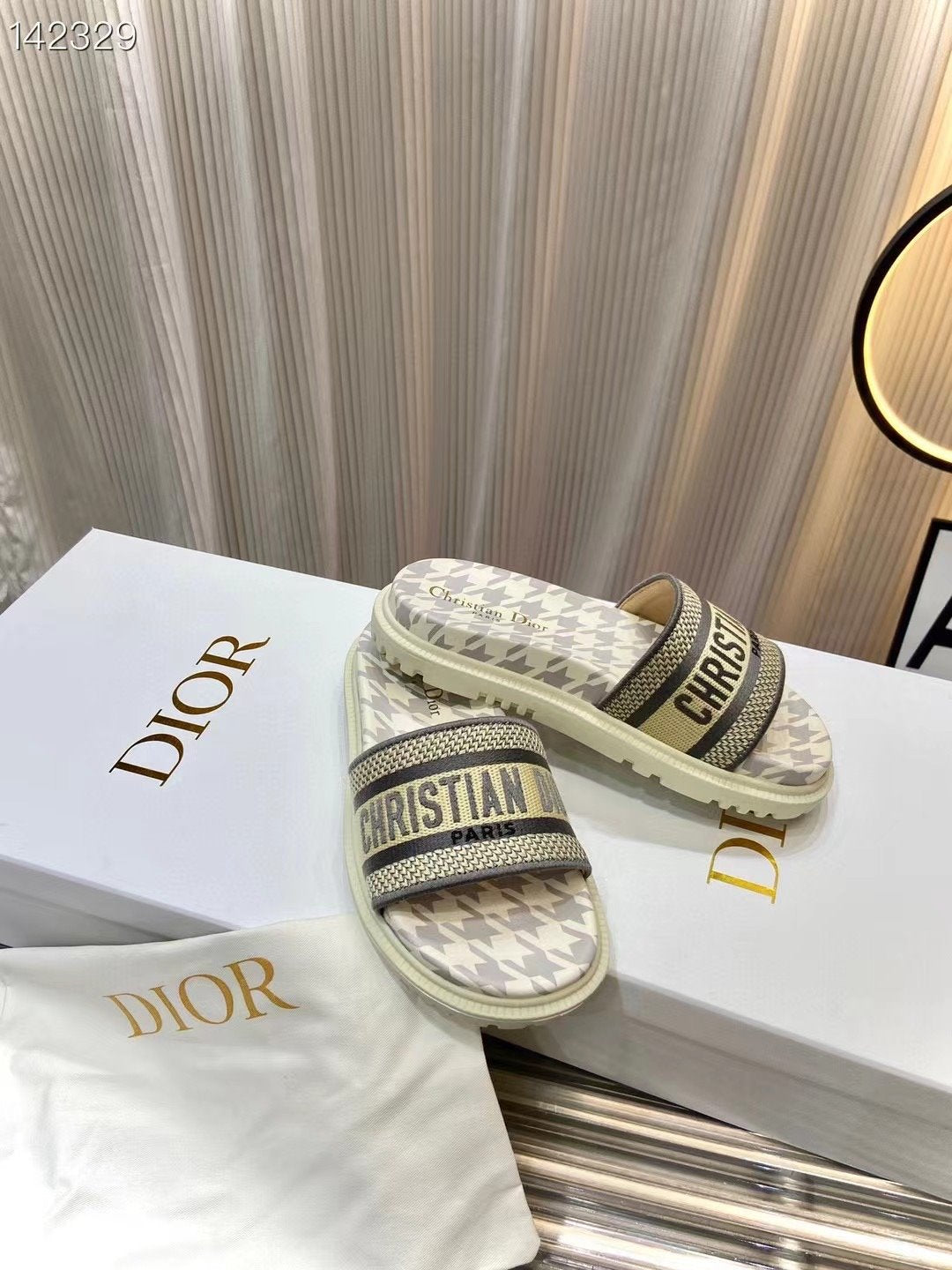 Dior  Classic Slippers SHS03604