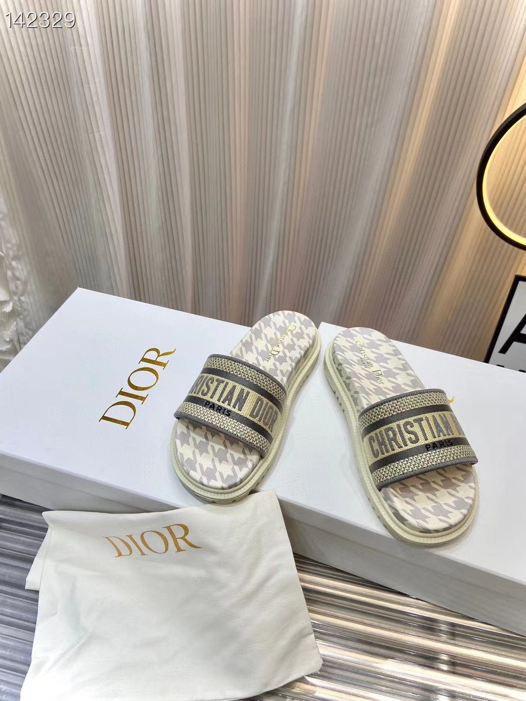 Dior  Classic Slippers SHS03604