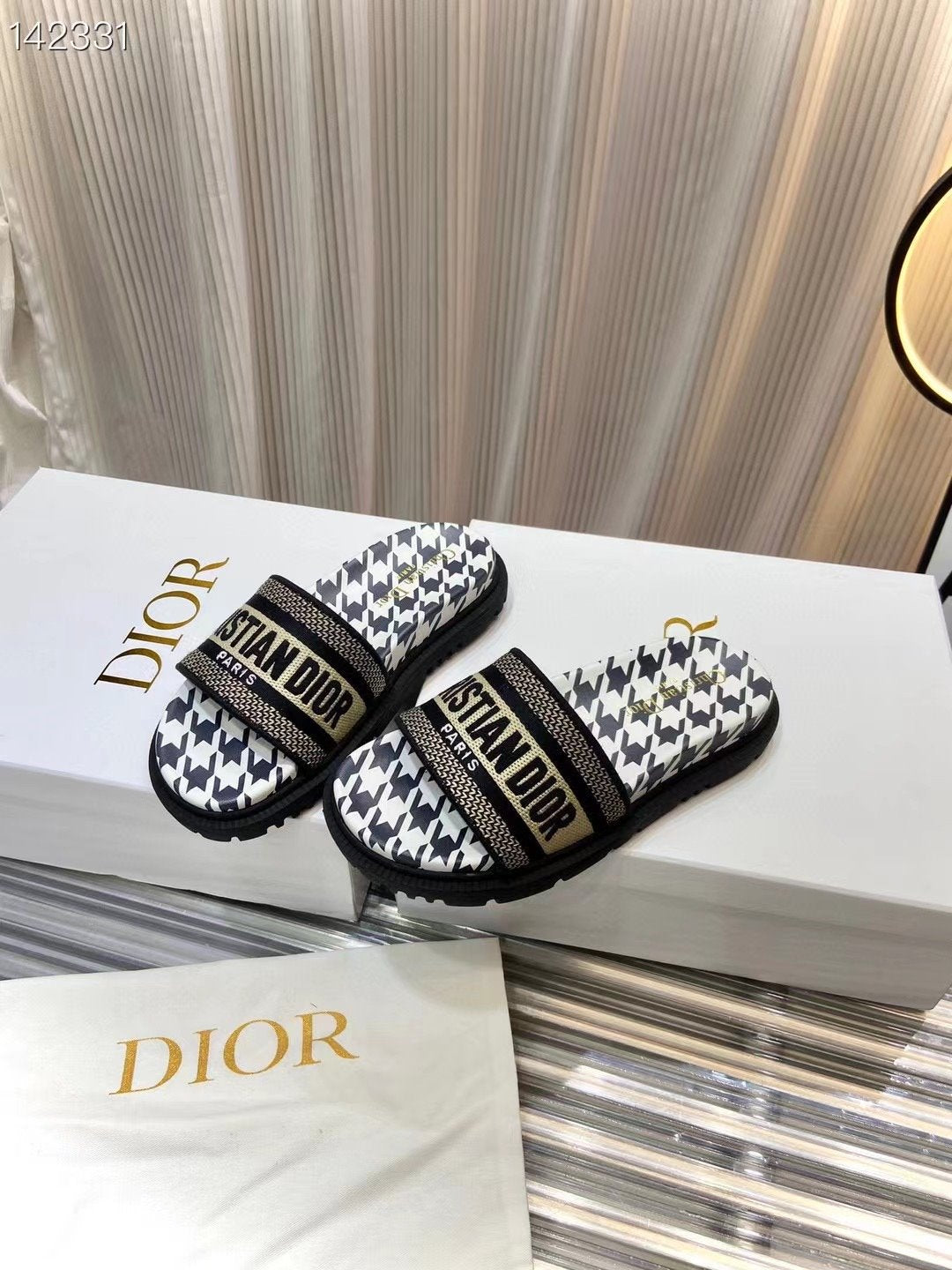 Dior  Classic Slippers SHS03606