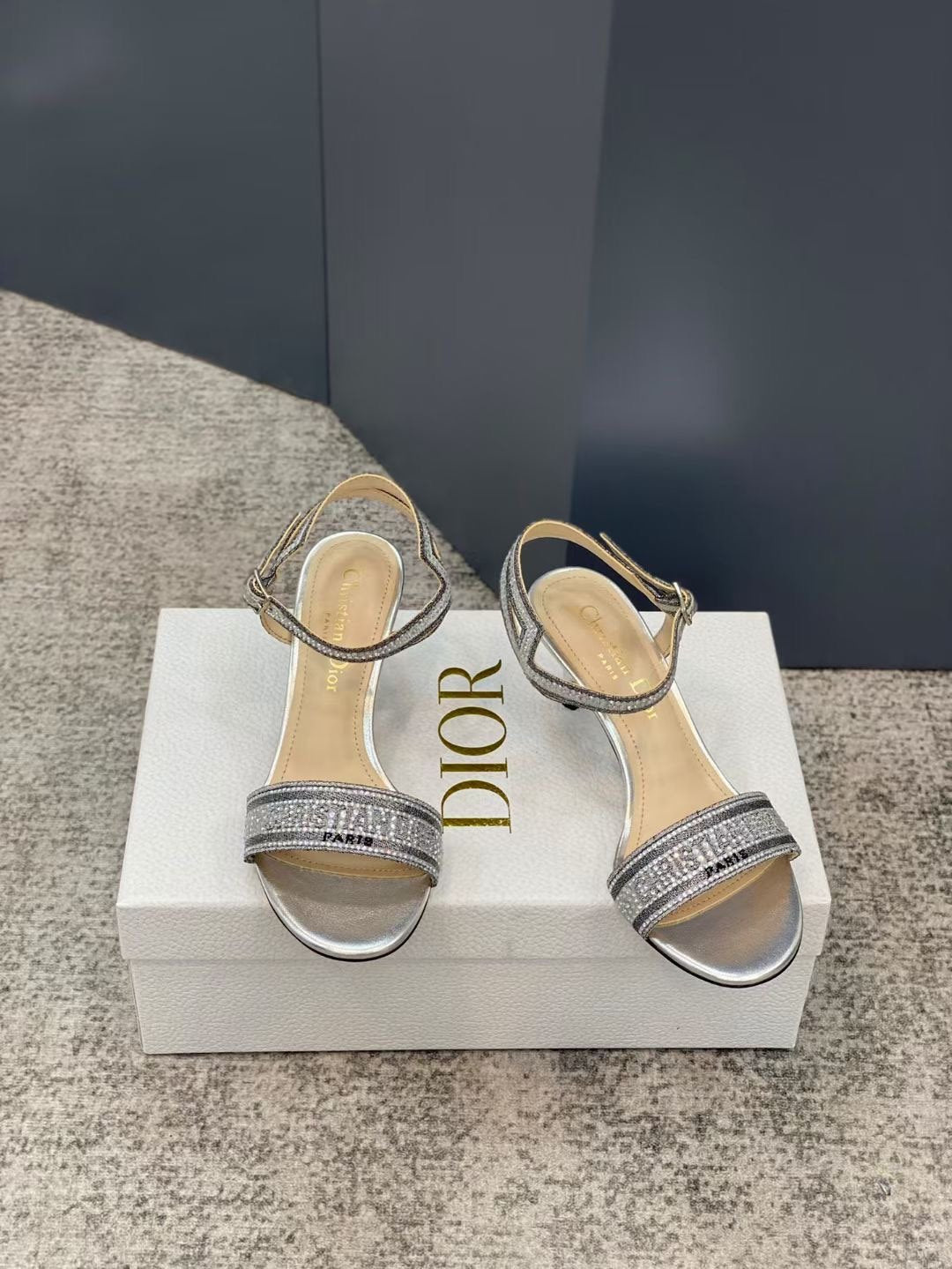 Dior  Emproidery Sandals SHS03561