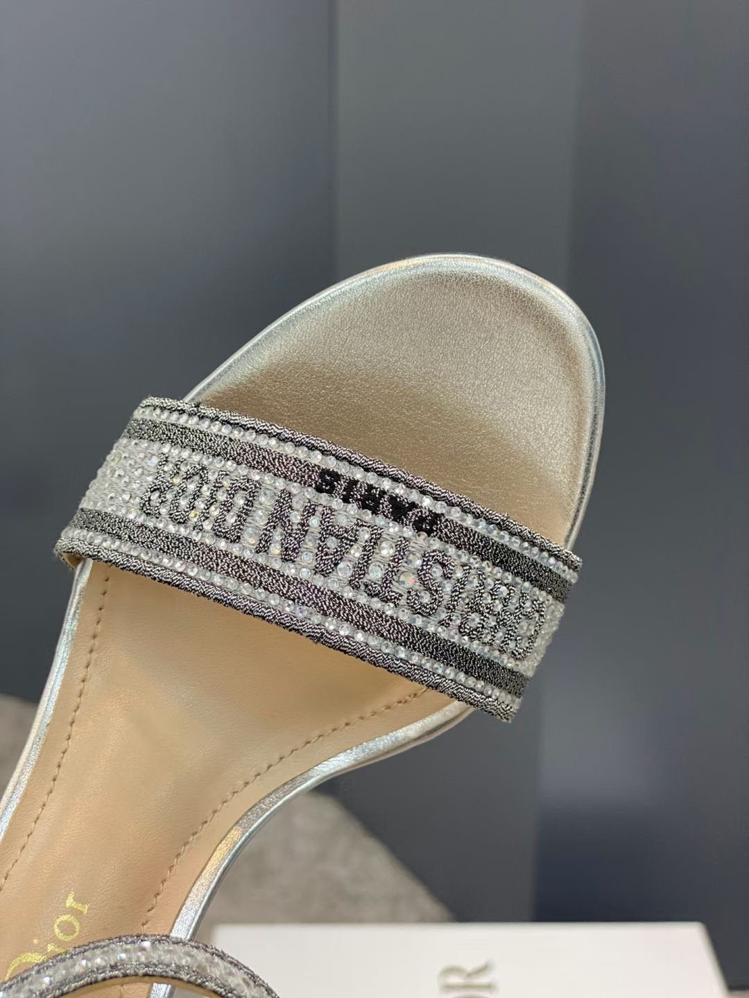 Dior  Emproidery Sandals SHS03561