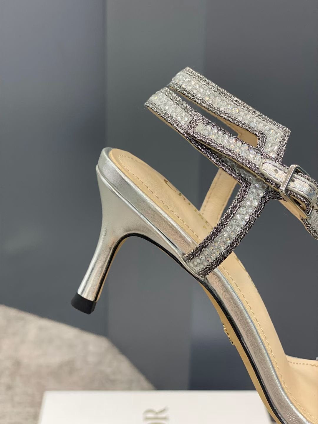 Dior  Emproidery Sandals SHS03561