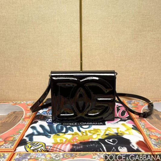 Dolce and Gabbana DG Logo Hand Bag BG02109