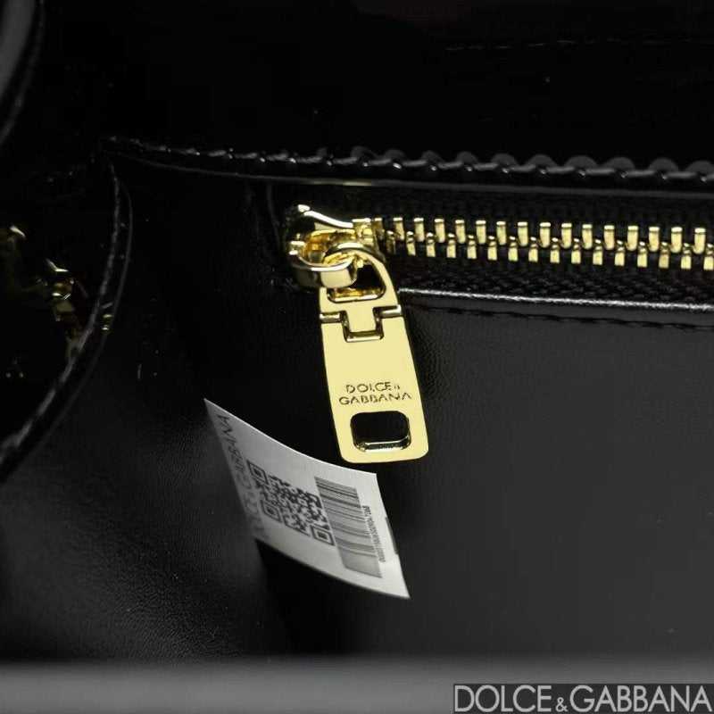Dolce and Gabbana DG Logo Hand Bag BG02109