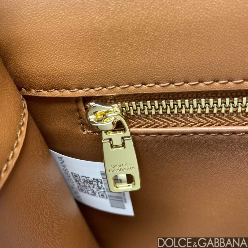Dolce and Gabbana DG Logo Hand Bag BG02110