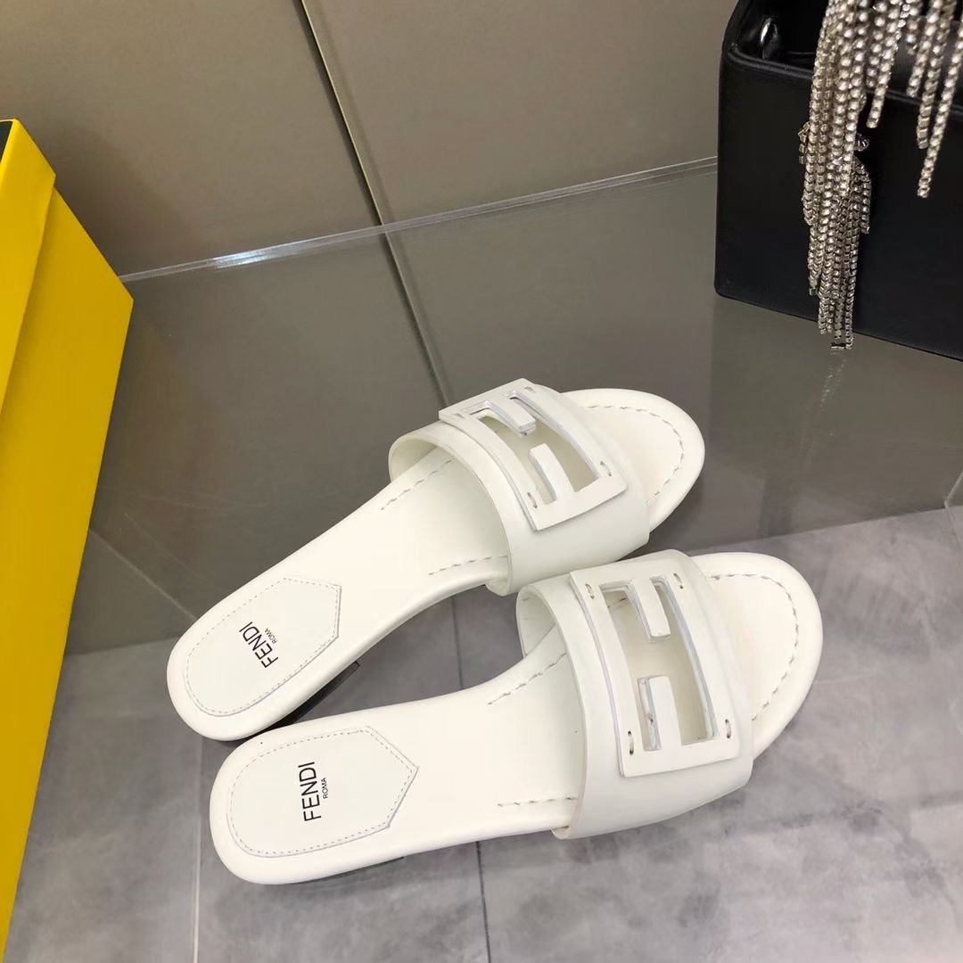 Fendi Leather Slides SHS03548