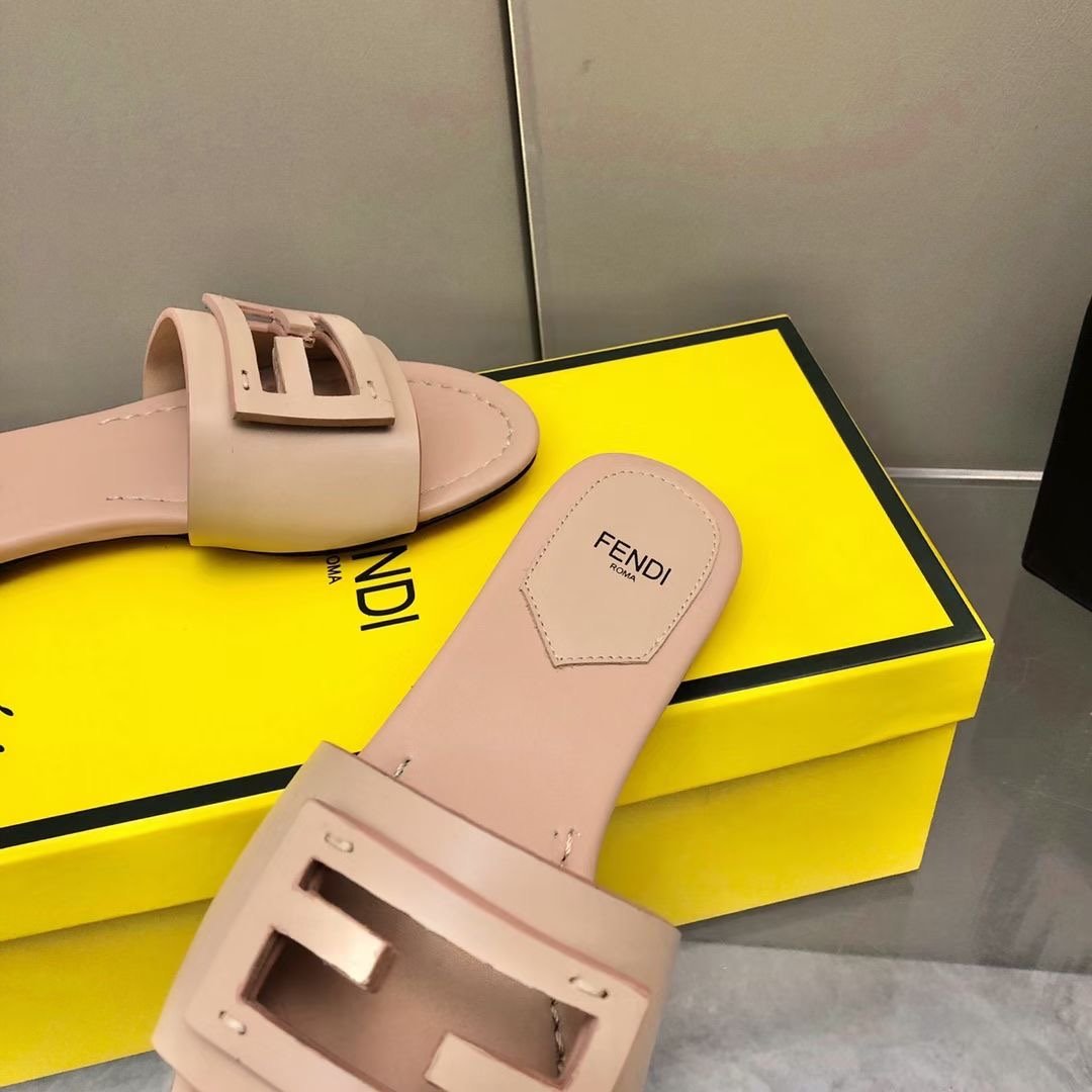 Fendi Leather Slides SHS03549