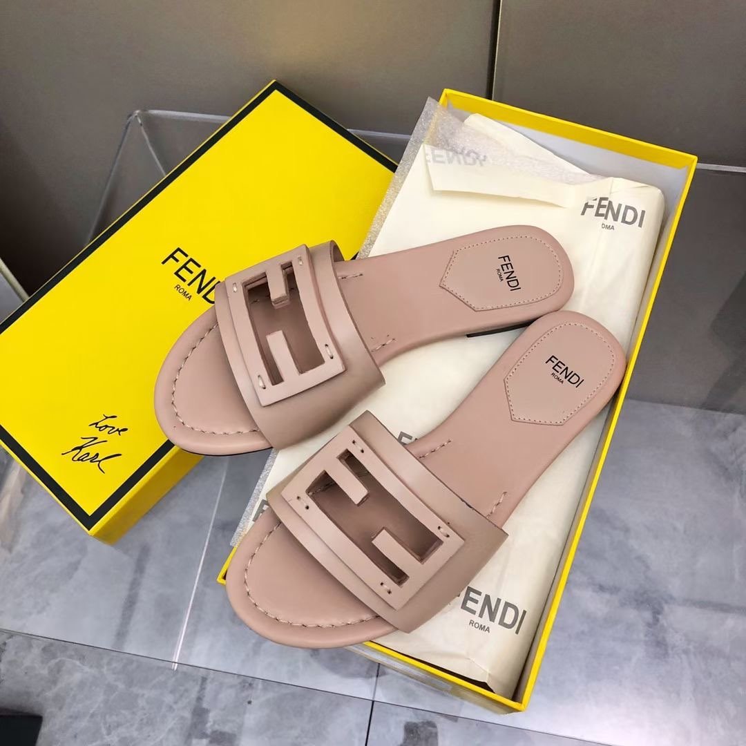 Fendi Leather Slides SHS03549