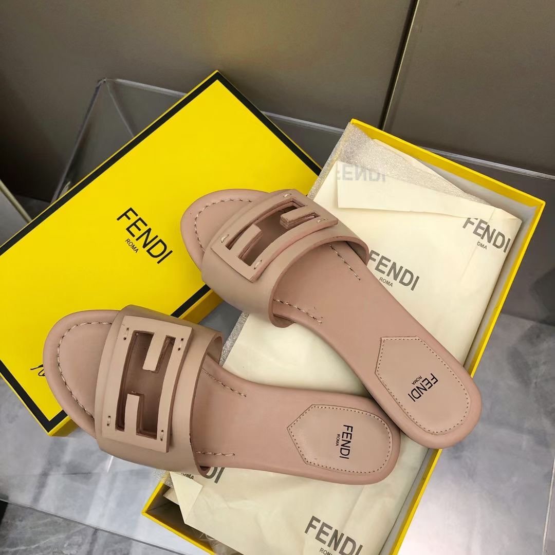 Fendi Leather Slides SHS03549