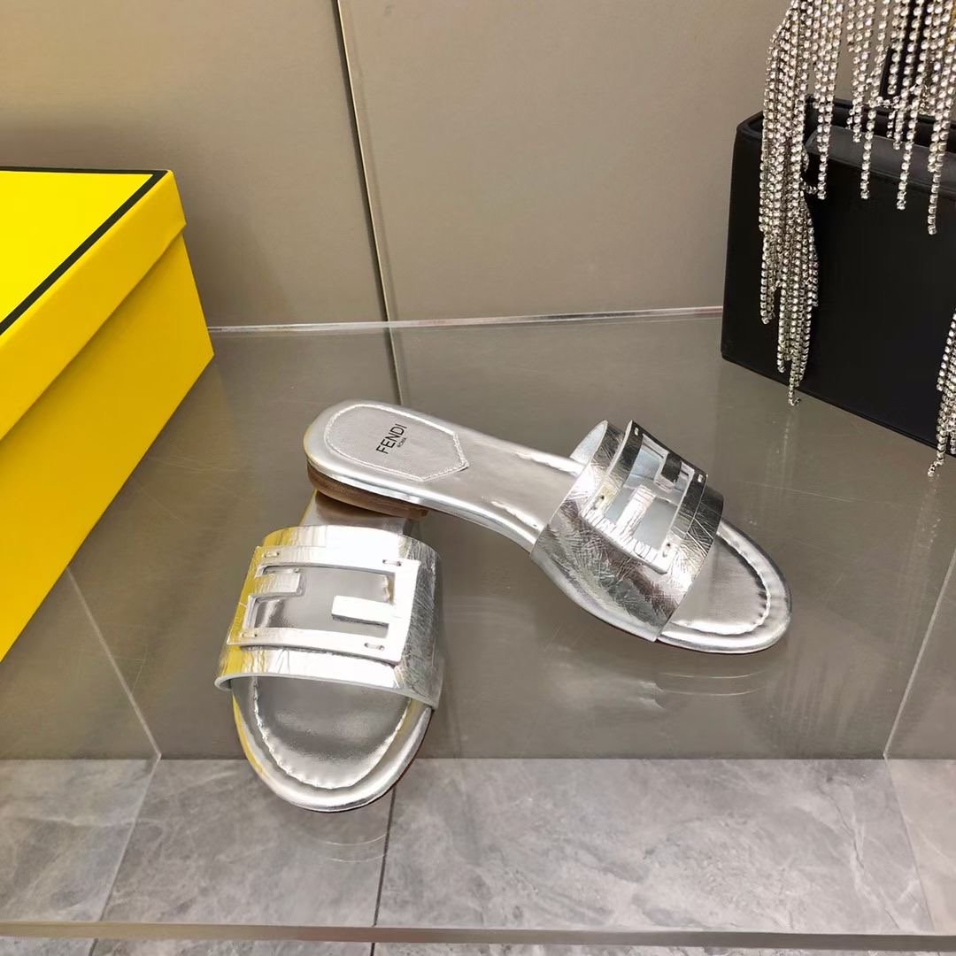 Fendi Leather Slides SHS03550