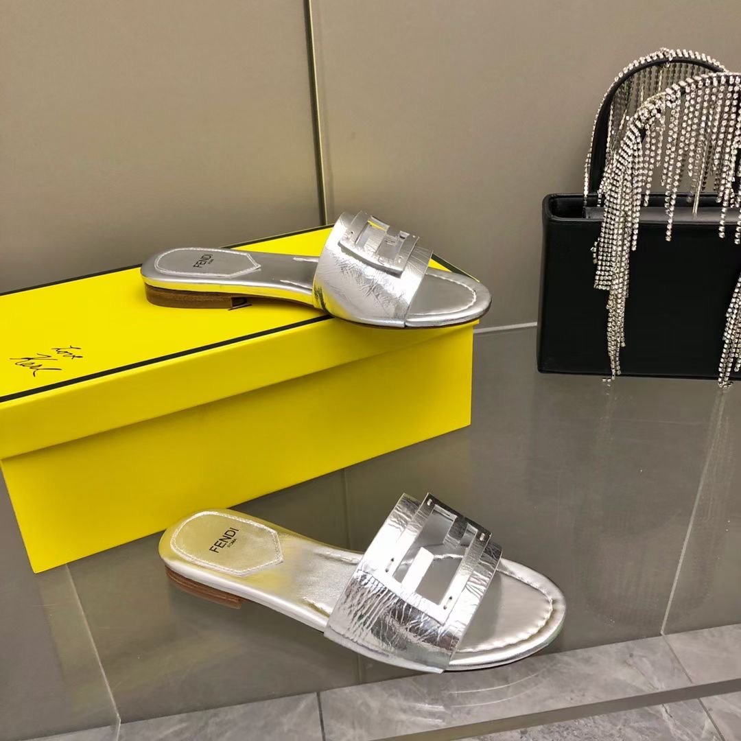 Fendi Leather Slides SHS03550