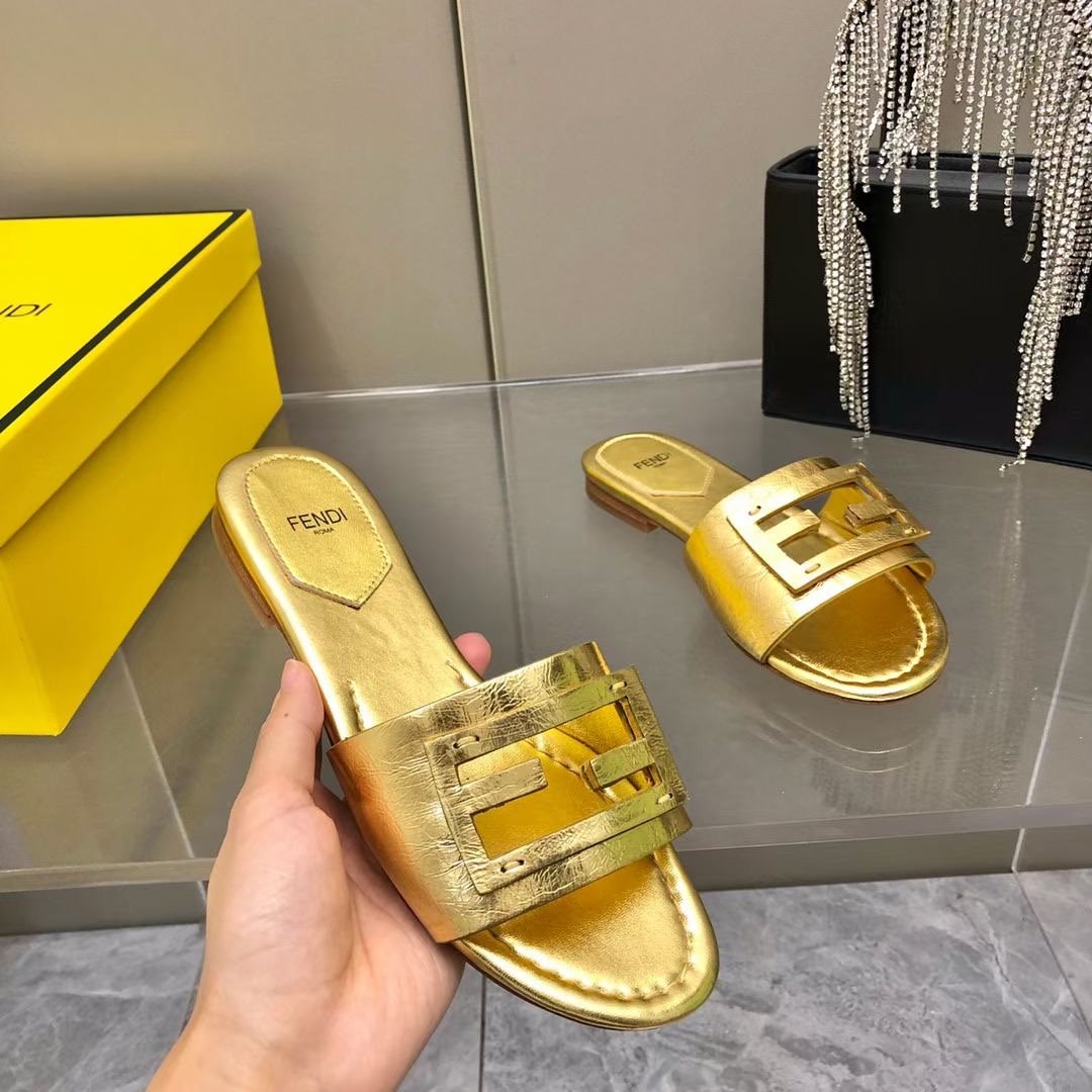 Fendi Leather Slides SHS03551