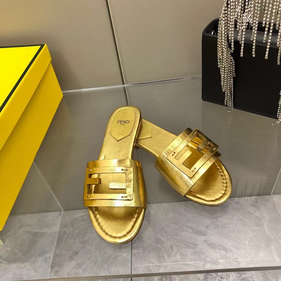 Fendi Leather Slides SHS03551