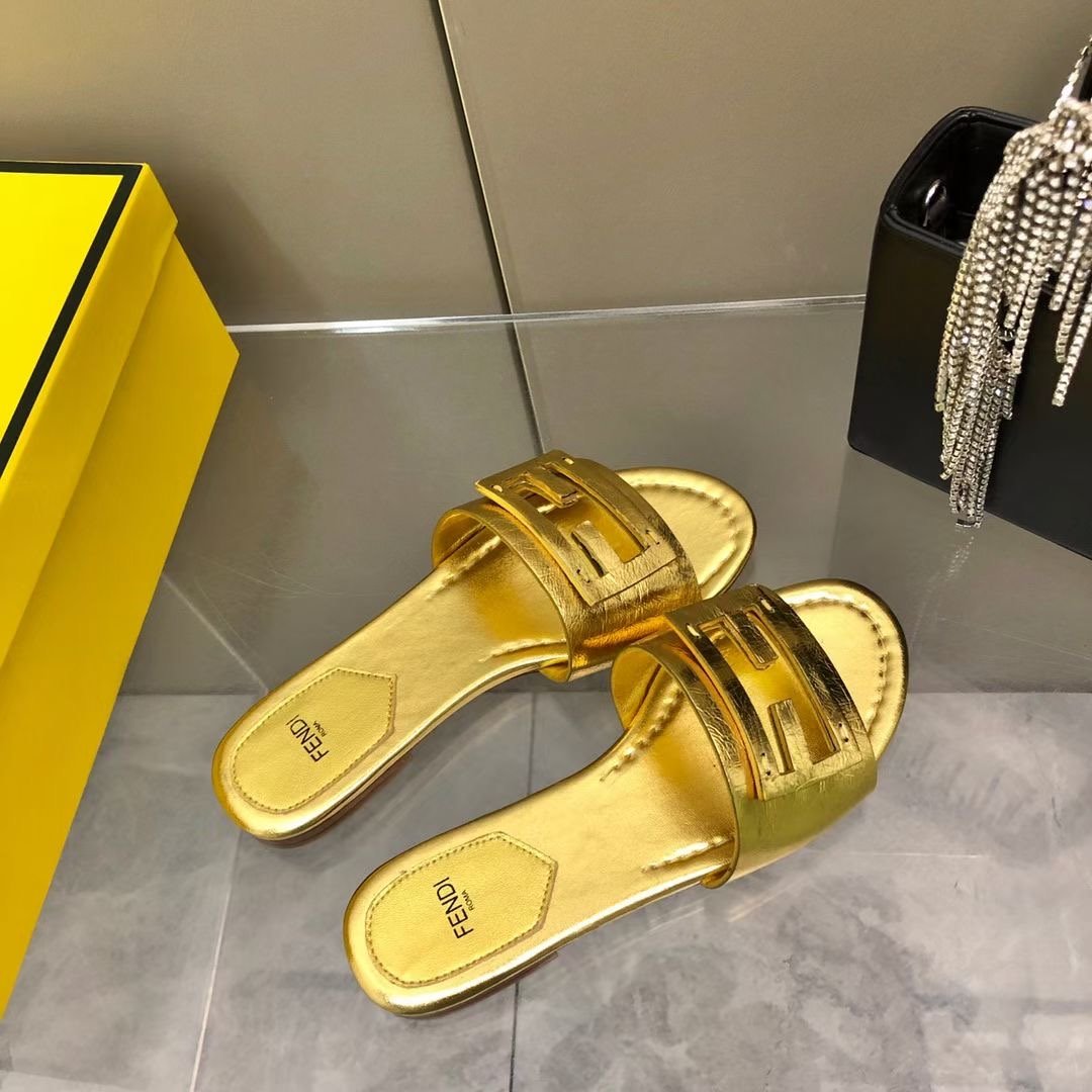 Fendi Leather Slides SHS03551