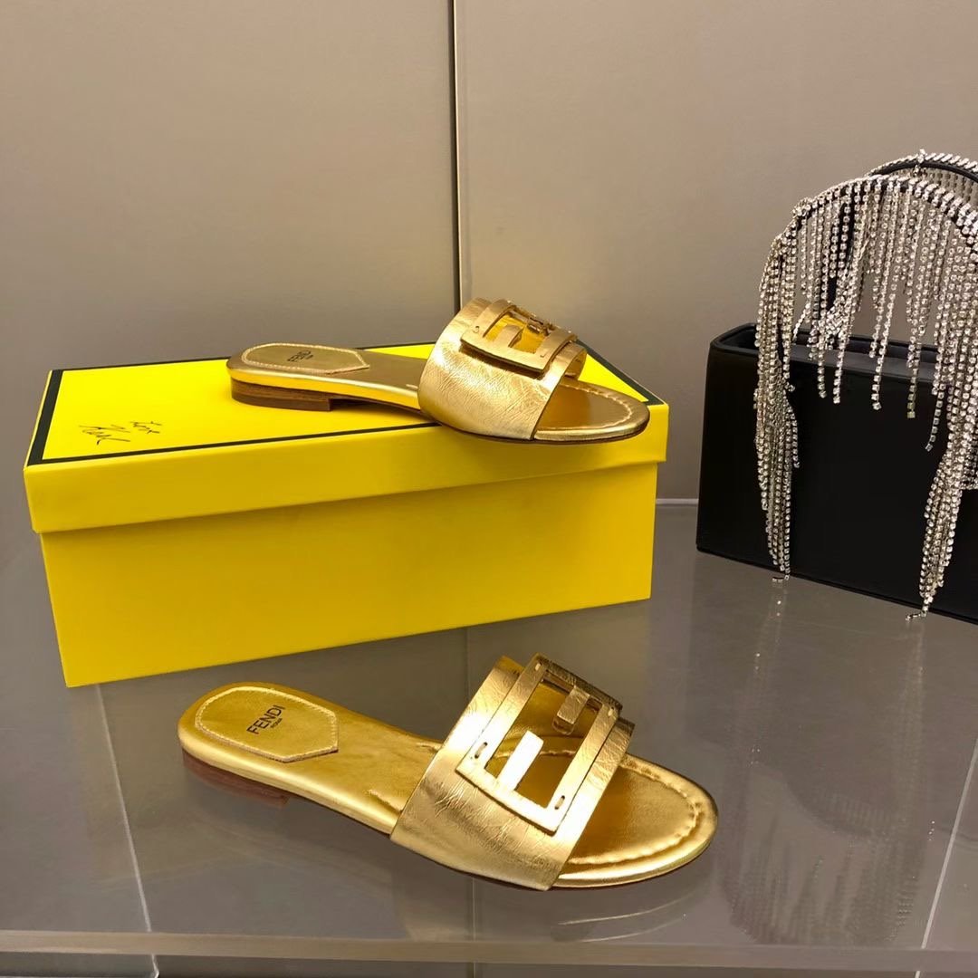 Fendi Leather Slides SHS03551