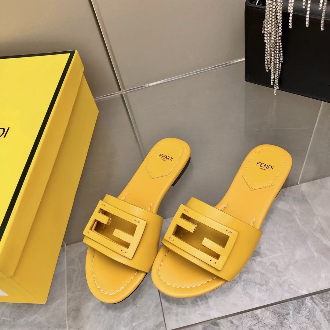 Fendi Leather Slides SHS03552