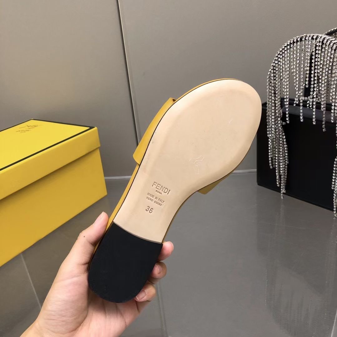 Fendi Leather Slides SHS03552