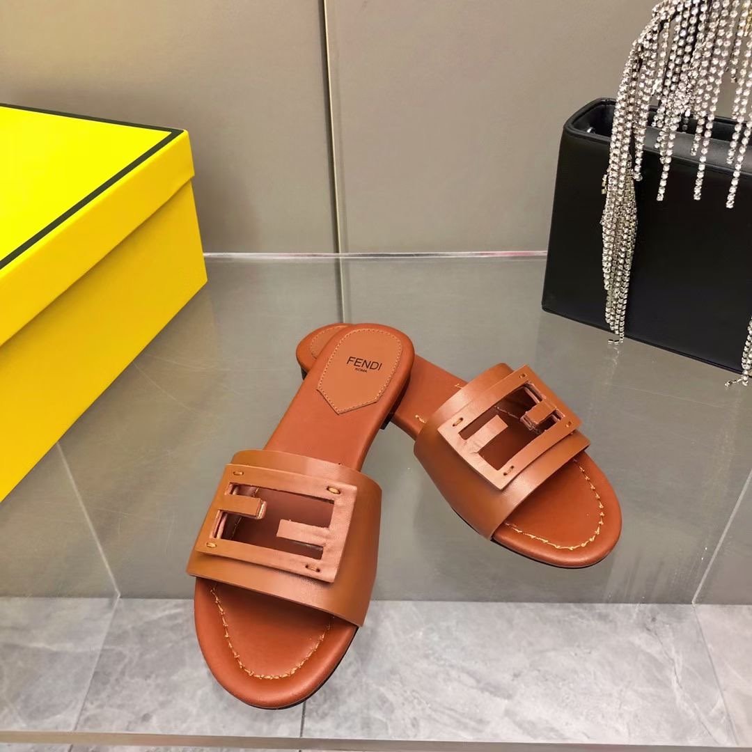 Fendi Leather Slides SHS03553