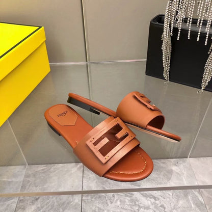 Fendi Leather Slides SHS03553