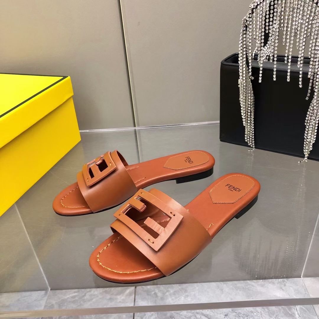 Fendi Leather Slides SHS03553