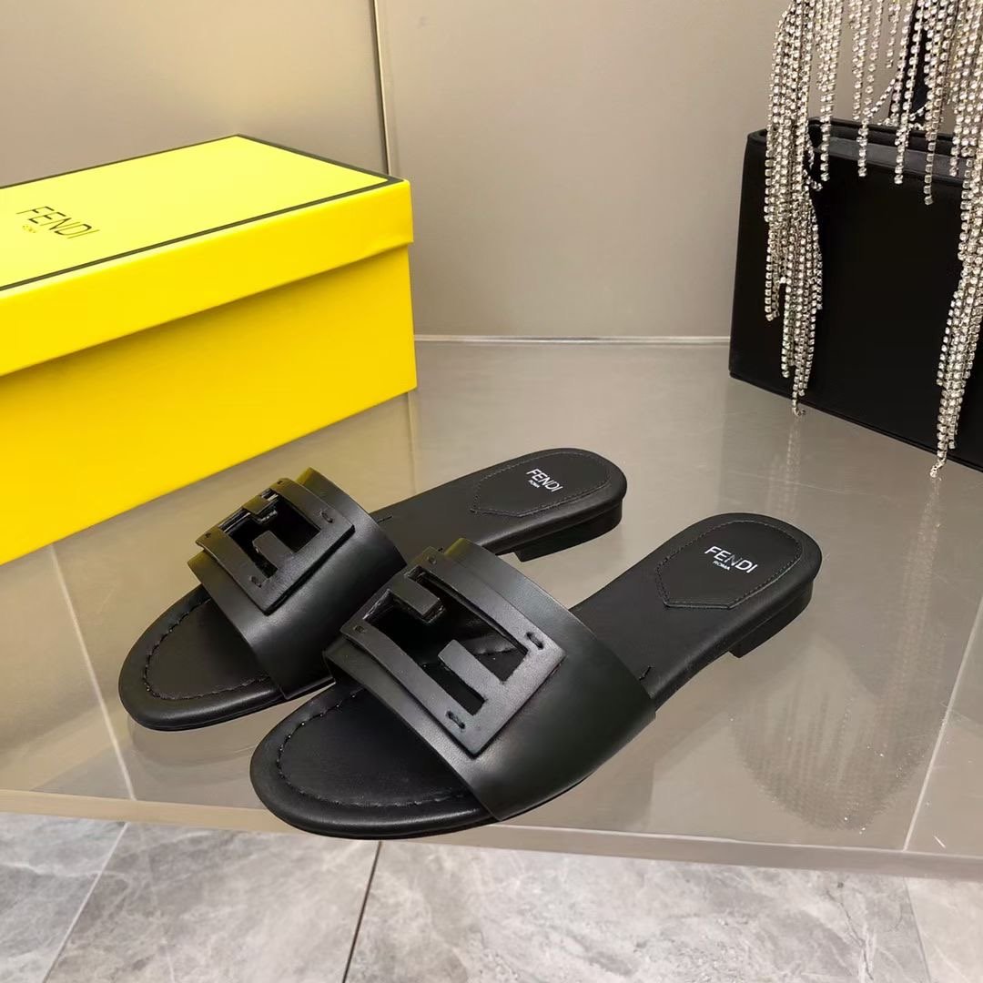 Fendi Leather Slides SHS03554