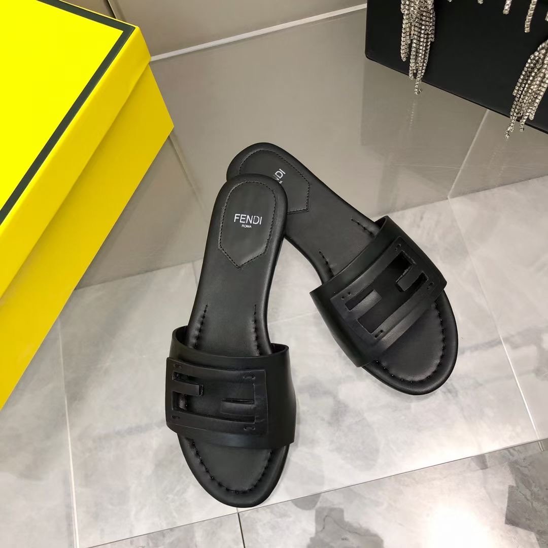 Fendi Leather Slides SHS03554