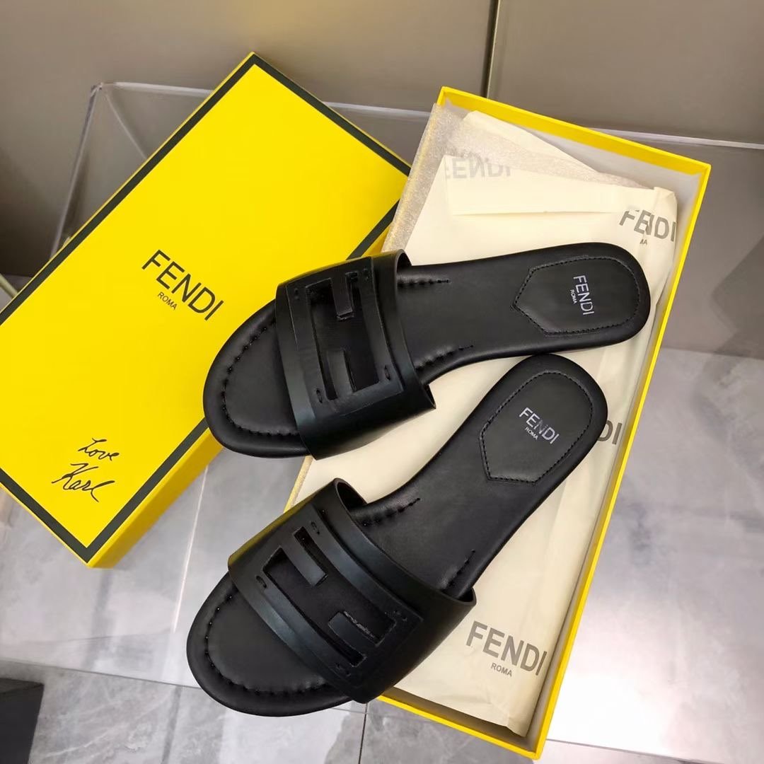 Fendi Leather Slides SHS03554