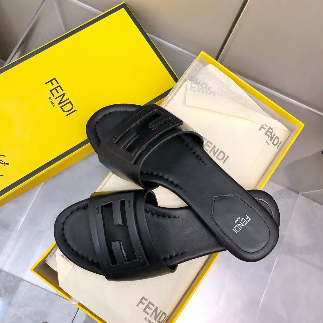 Fendi Leather Slides SHS03554