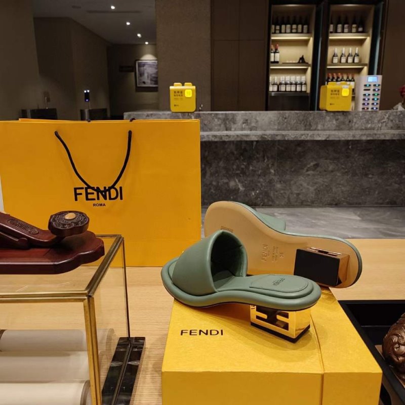 Fendi Sandals SHS05119