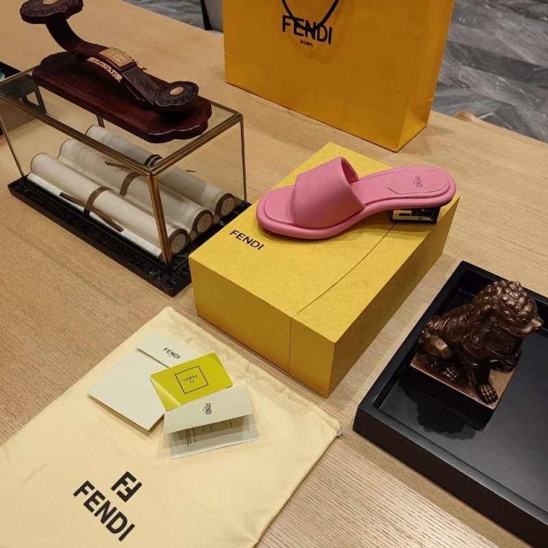 Fendi Sandals SHS05120