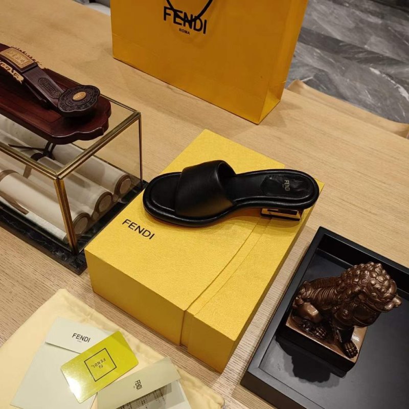 Fendi Sandals SHS05122