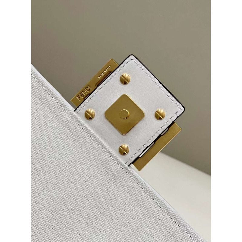 Fendi Classic Baguette Hand Bag BG02071