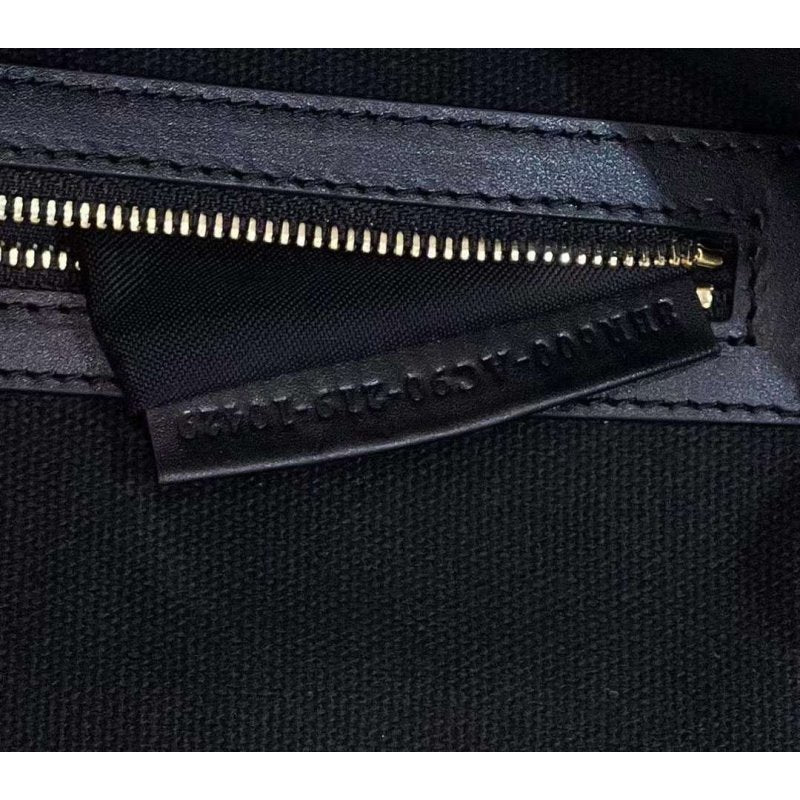 Fendi Classic Baguette Hand Bag BG02072