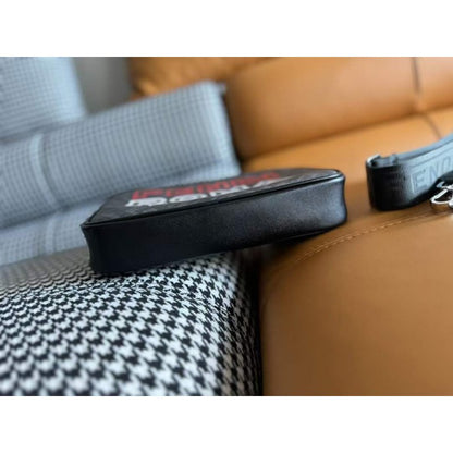Fendi Zipper Shoulder Wallet WB001373